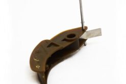 LSC 1676437 : Genuine Ford Oil Pump Drive Chain Tensioner - NEW