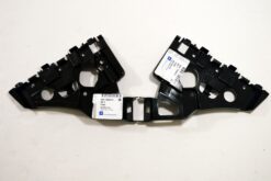 LSC 13368872 + 13368873 : GENUINE Pair of Front Bumper to Wing Brackets / Guide Rails - NEW