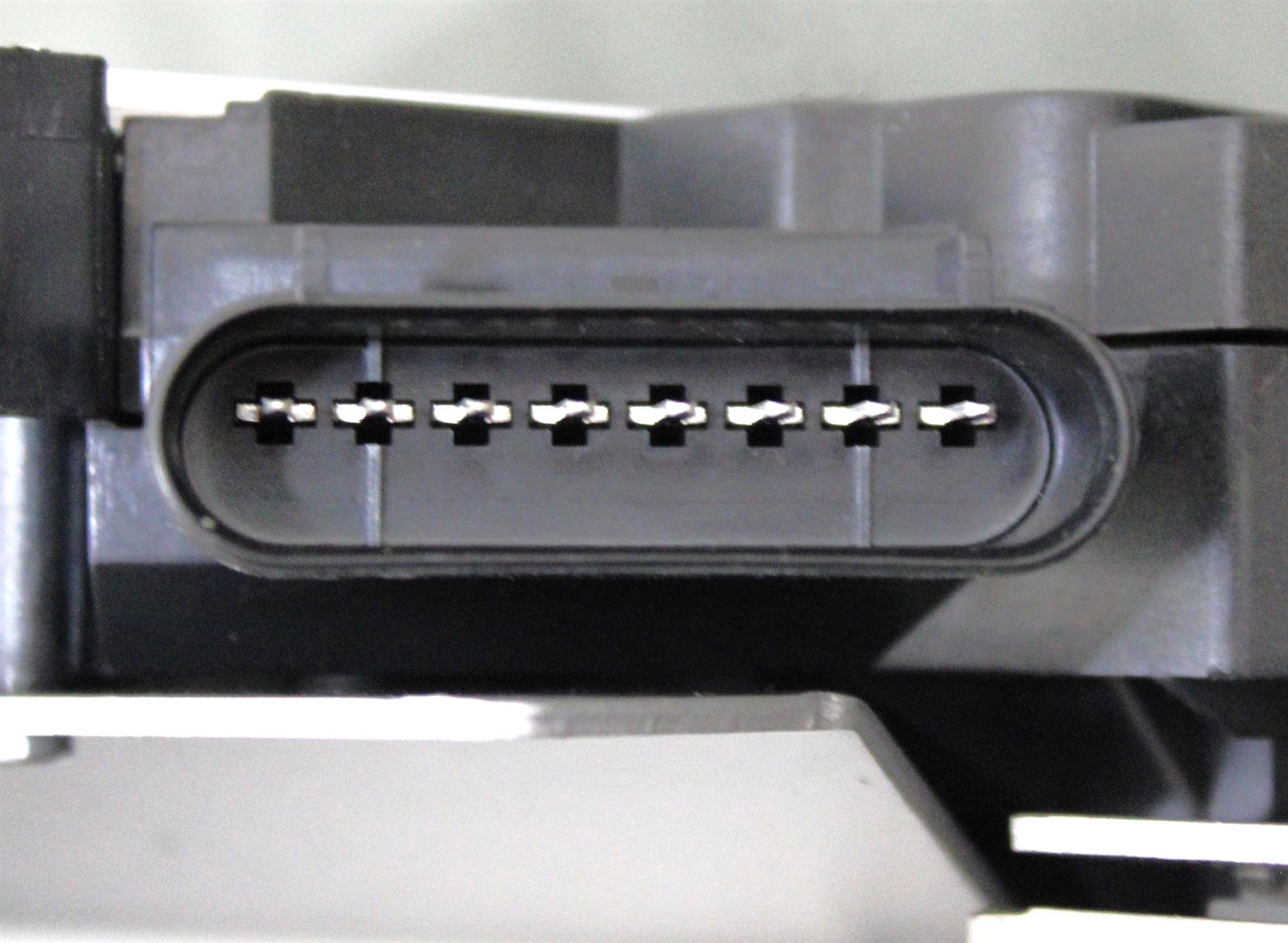 LSC 2425730 : GENUINE Ford Transit RHS Front Door Latch with Deadlock - NEW - Image 3