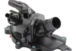 LSC 110609301R : Engine Coolant Thermostat with Sensor and Gasket - NEW